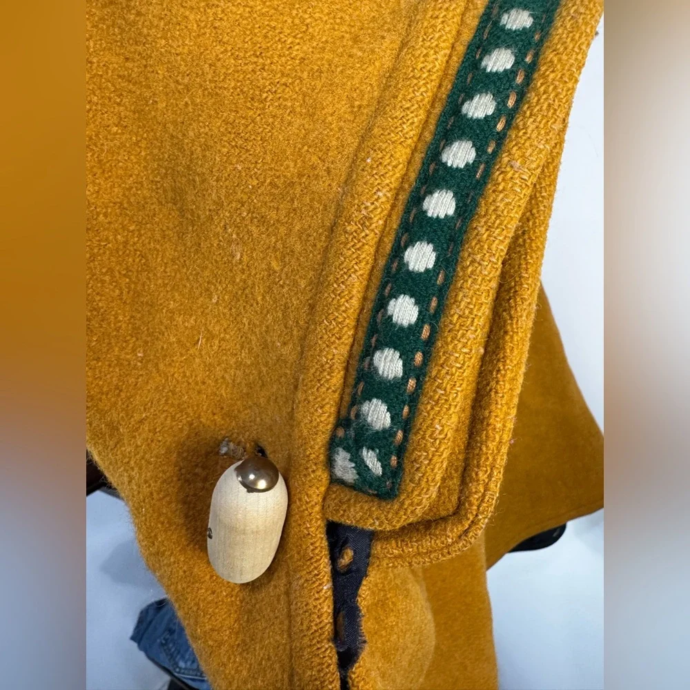 Max Hurni Mustard wool vintage  Cape from Austria size 12 - Picture 10 of 13